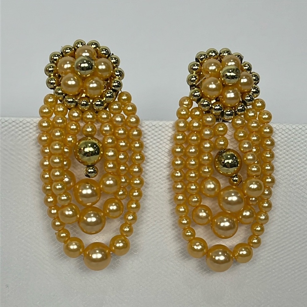Vintage Faux Pearl Beaded Gold Tone Cluster 3 Strand Clip On Earrings OS